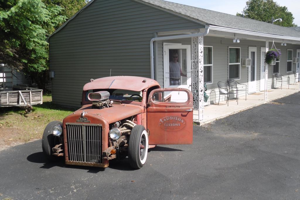 Huron Inn Saint Ignace Exterior photo